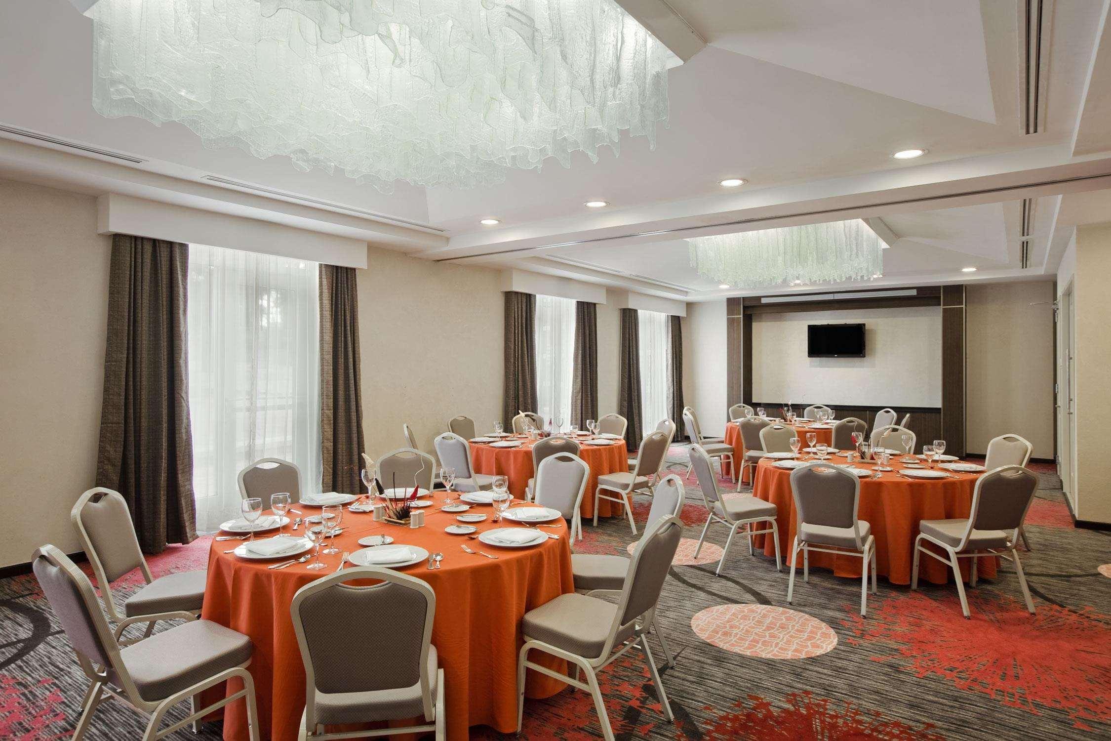 Hilton Garden Inn Тустла-Ґутьєррес Ресторан фото